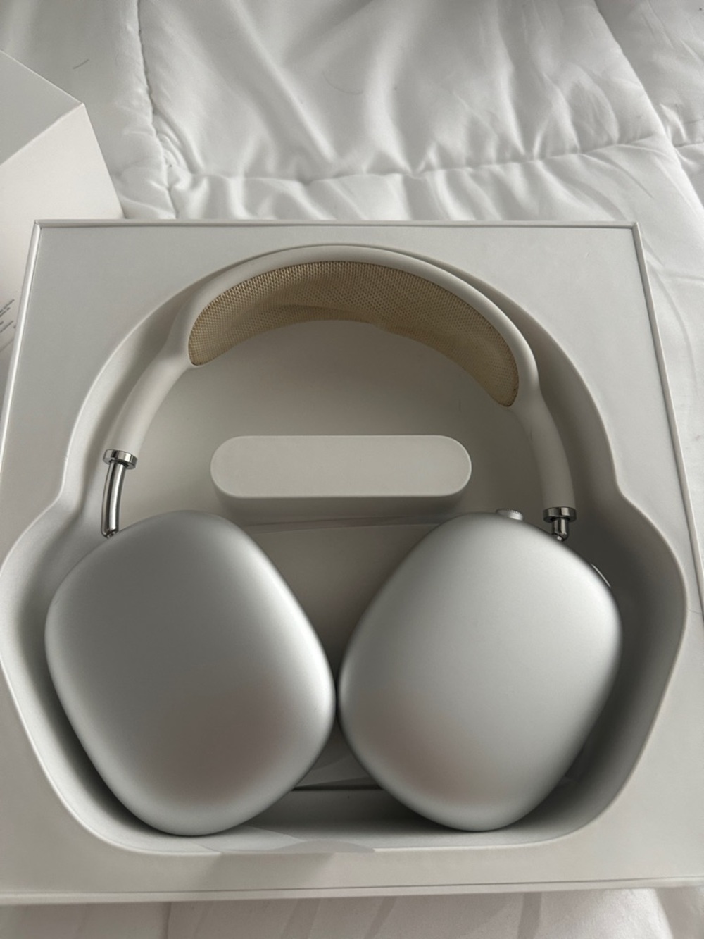 Airpods Max Over‑Ear Wireless Headphones in Silver with Beige Headband